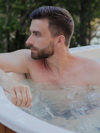 Tắm nước nóng có khiến nam giới vô sinh?