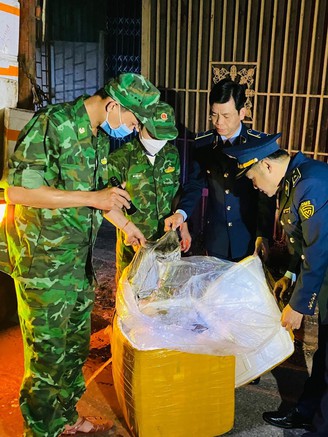 Quảng Trị: Chặn bắt xe tải chở 1,7 tấn nội tạng heo 'thối'