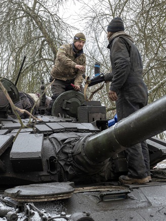 Chiến sự ngày 346: Ukraine nhận vũ khí tầm xa, Nga đe dọa hạt nhân