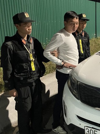 Quảng Ninh: Bắt nghi phạm mang theo súng và ma túy ở Vân Đồn