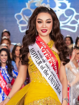 Hoàng Thanh Nga giành giải phụ đầu tiên tại Mrs Universe