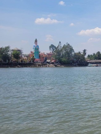 Thuyền chở khách đi chùa gặp nạn trên sông Đồng Nai, 1 người tử vong
