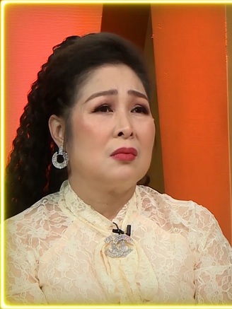 Hồng Vân xúc động trước chuyện tình cổ tích của chàng trai mất đôi chân