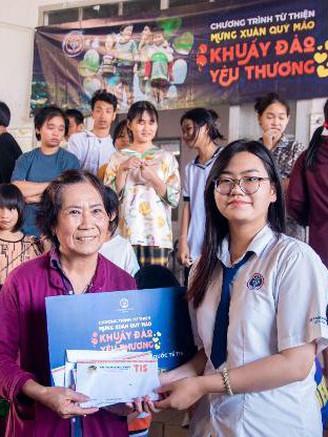 Chiến dịch kêu gọi chữ ký giúp thành phố Đà Lạt mãi xanh của học sinh TIS