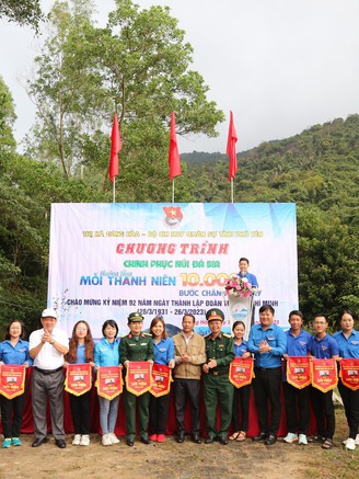 Phú Yên: "Mỗi thanh niên 10.000 bước chân mỗi ngày" chinh phục núi Đá Bia