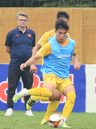 Khi HLV Troussier ra đề bài khó với U.23 Việt Nam