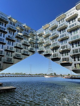 Tòa nhà dân cư nổi có kiến trúc trên mặt nước độc đáo ở Amsterdam