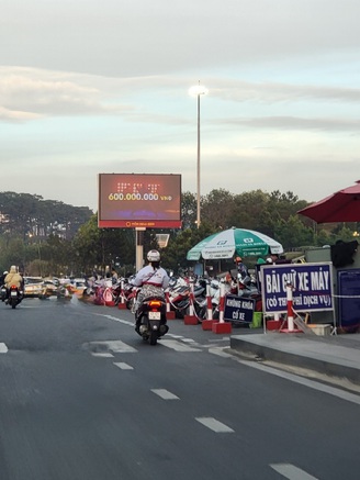 Vụ trúng thầu bãi giữ xe với giá 'khủng' ở Đà Lạt: Có dấu hiệu 'lách luật'