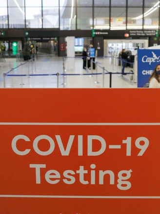 Tin Covid-19: Mỹ sắp bỏ quy định buộc khách Trung Quốc xét nghiệm