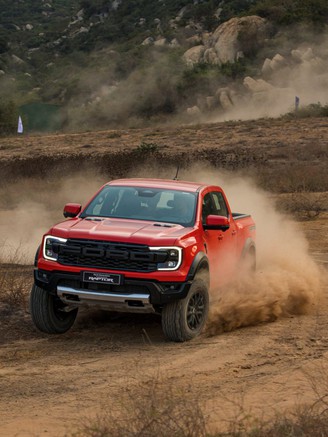 'Ép' Ford Ranger Raptor 2023 tới cực hạn