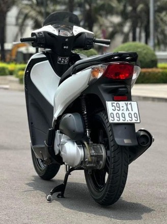 Honda SH 150i hơn 10 năm tuổi 'hét' giá hơn 3 tỉ đồng