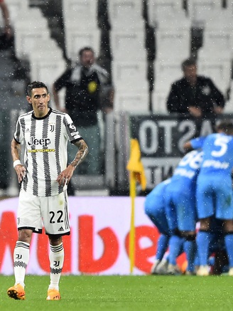 Juventus thua 'đau' trước đội đầu bảng Napoli