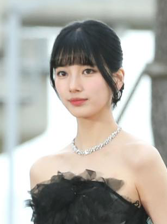 Song Hye Kyo, Suzy lộng lẫy trên thảm đỏ Baeksang 2023