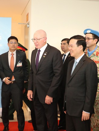 Toàn quyền Úc David Hurley thăm Cục Gìn giữ hòa bình Việt Nam