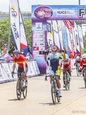 Cua rơ Nguyễn Thị Thật thua đối thủ mạnh, về nhì chặng 1 giải Tour of Thailand 2023