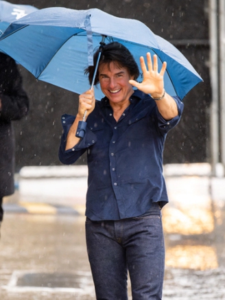 Siêu sao Tom Cruise đang theo đuổi nữ ca sĩ Shakira