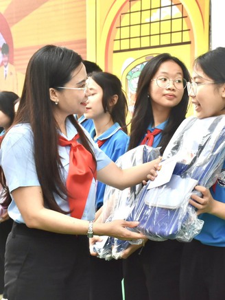 1.200 học sinh Hà Tĩnh tham gia chương trình "Tuổi trẻ VN - rèn đức luyện tài"