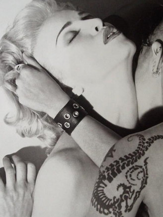 Lần đầu bán đấu giá ảnh gây tranh cãi của Madonna để hỗ trợ trẻ mồ côi