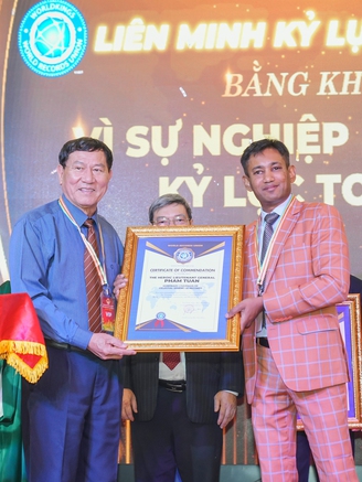 Anh hùng Phạm Tuân được tôn vinh 'Vì sự nghiệp phát triển kỷ lục toàn cầu'