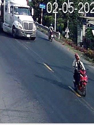 Đồng Tháp: Truy tìm người lái xe máy gây tai nạn khiến một phụ nữ tử vong