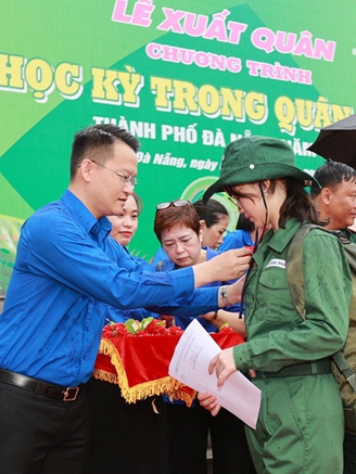 Học viên 'nhí' trải nghiệm Học kỳ trong quân đội tại Đà Nẵng