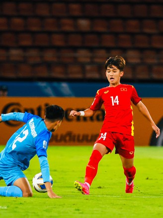 HLV Hoàng Anh Tuấn tiết lộ lý do U.17 Việt Nam 'chơi không đúng sức'