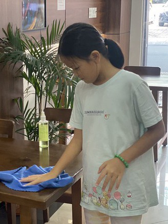 Đi 'xin việc' cho con ngày hè