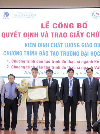 Trao giấy chứng nhận chương trình đào tạo trình độ thạc sĩ cho Trường ĐH Quy Nhơn