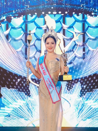 Trương Thị Tú Anh ứng xử thông minh, đăng quang Hoa hậu doanh nhân Biển 2023