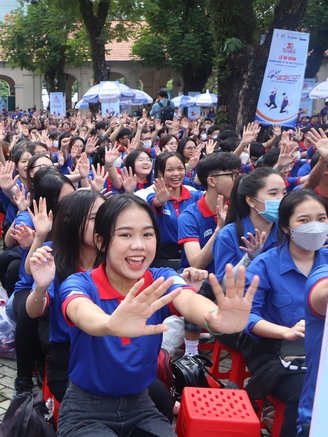 18.000 sinh viên tình nguyện sẵn sàng vượt nắng, thắng mưa