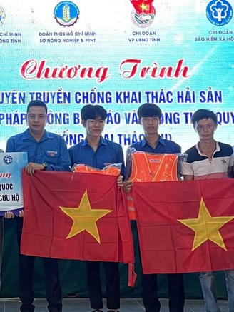 Vận động ngư dân khai thác thủy sản đúng cách