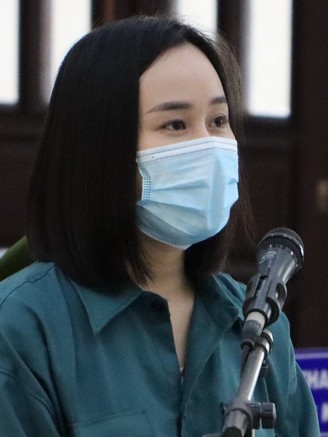 Hot girl 'Tina Dương' Ninh Thị Vân Anh ra tòa ở Bình Thuận