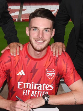 Chính thức ra mắt bản hợp đồng ‘bom tấn’ Ngoại hạng Anh, Declan Rice gia nhập Arsenal