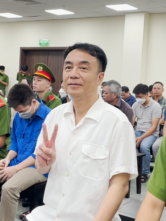 Ông Trần Hùng bị cáo buộc đã nhận hối lộ 300 triệu đồng thế nào?