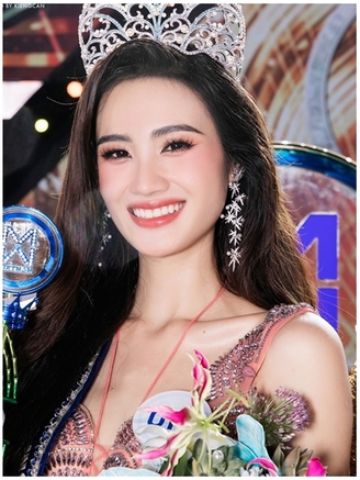 Tân Hoa hậu Thế giới Việt Nam tiết lộ về bạn trai quen từ cấp ba