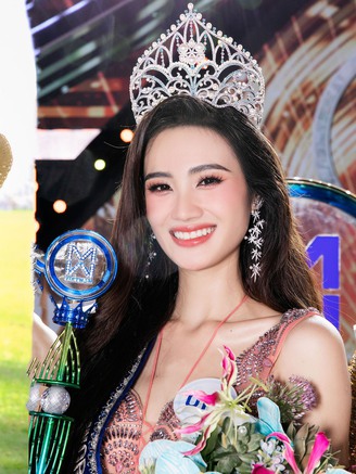 Nhan sắc đời thường của Hoa hậu Thế giới Việt Nam Huỳnh Trần Ý Nhi