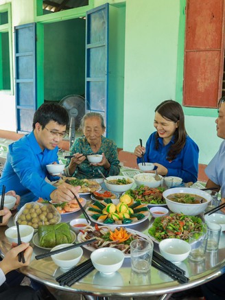 'Bữa cơm gia đình - Ấm lòng tình mẹ' tại Quảng Trị