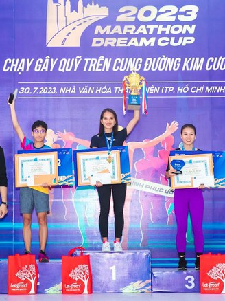 Phạm Thị Hồng Lệ vô địch cự ly 10 km giải Marathon Dream Cup 2023