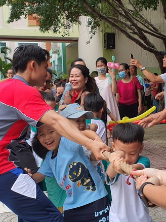 Trẻ mầm non, tiểu học cười hết cỡ sáng tựu trường