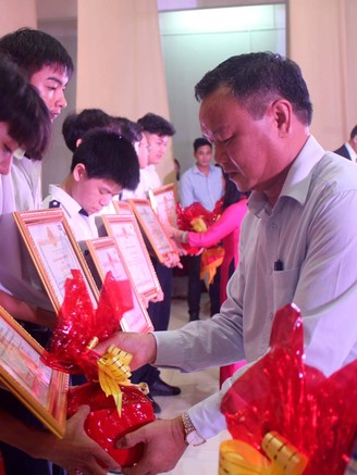 Phú Yên: Tuyên dương 234 giáo viên và học sinh giỏi, xuất sắc
