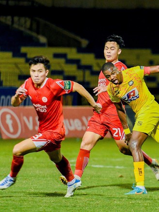 Thắng phút bù giờ, Viettel FC thắp lại hy vọng cạnh tranh ngôi vô địch