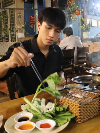 Quán lẩu chay miễn phí ‘mỗi tuần một cái tên’ ở làng đại học