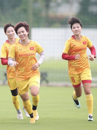 Đội tuyển nữ Việt Nam bất ngờ chia tay 'truyền nhân Huỳnh Như'