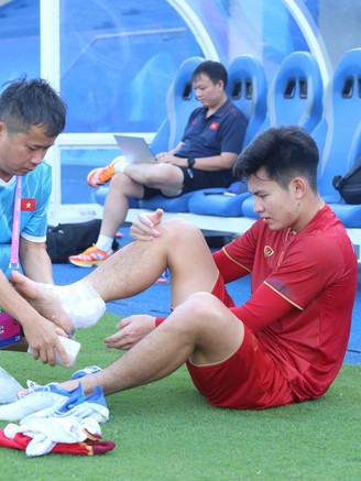 Đội tuyển Olympic Việt Nam gặp khó, nguy cơ tổn thất 2 đội phó