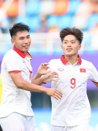 ASIAD 19: Olympic Việt Nam khởi đầu tạm ổn ở trận đấu có tới 6 bàn thắng