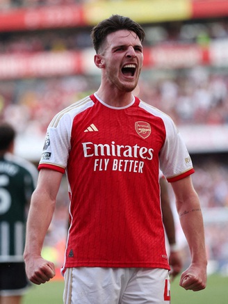 ‘Bom tấn’ Declan Rice ghi bàn phút bù giờ, Arsenal nối dài mạch thắng trước M.U