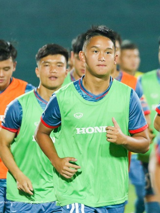 HLV Troussier gây sốc: Loại cầu thủ Việt kiều khỏi U.23 Việt Nam để… đẩy lên đội tuyển