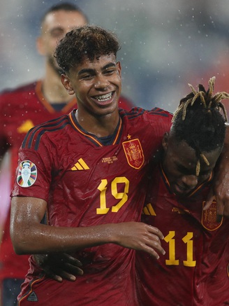 Cầu thủ 16 tuổi lập kỷ lục ngay trận ra mắt đội tuyển Tây Ban Nha