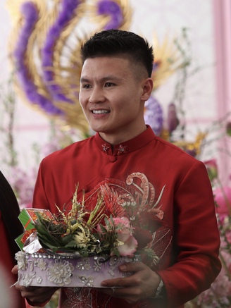 Quang Hải ăn hỏi Chu Thanh Huyền, cô dâu về nhà chồng ngày đầu năm mới
