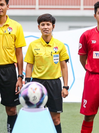 Nữ trọng tài FIFA, Lê Thị Ly: ‘Cầu thủ sinh viên chuyên nghiệp, nắm luật rất kỹ’